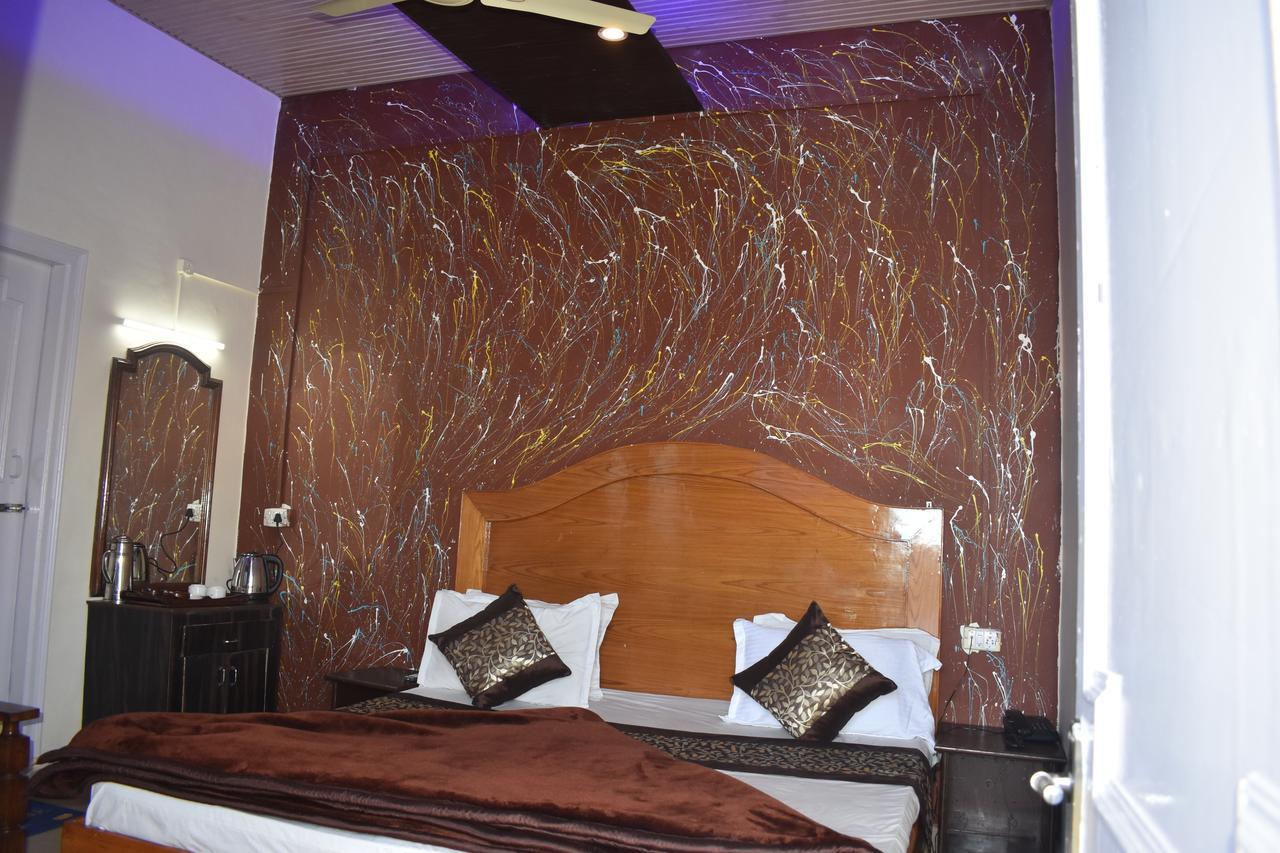 Hotel Akanksha Anand Plaza موسوري المظهر الخارجي الصورة
