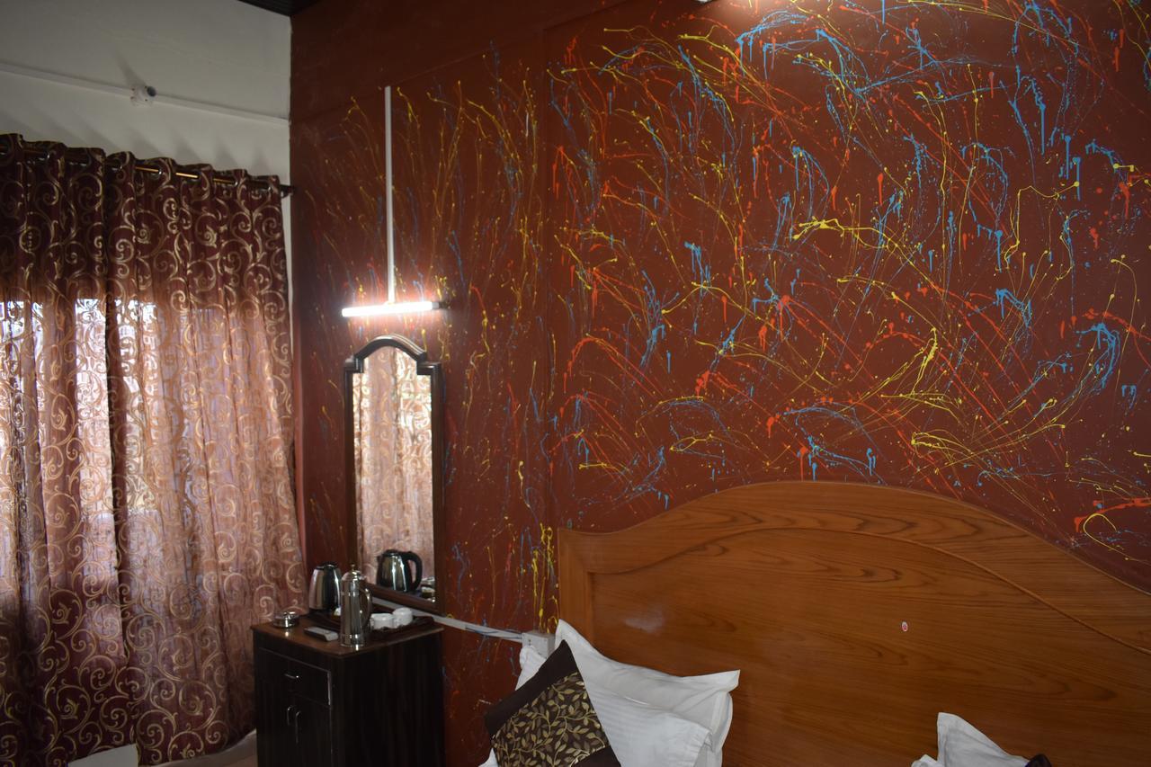 Hotel Akanksha Anand Plaza موسوري المظهر الخارجي الصورة