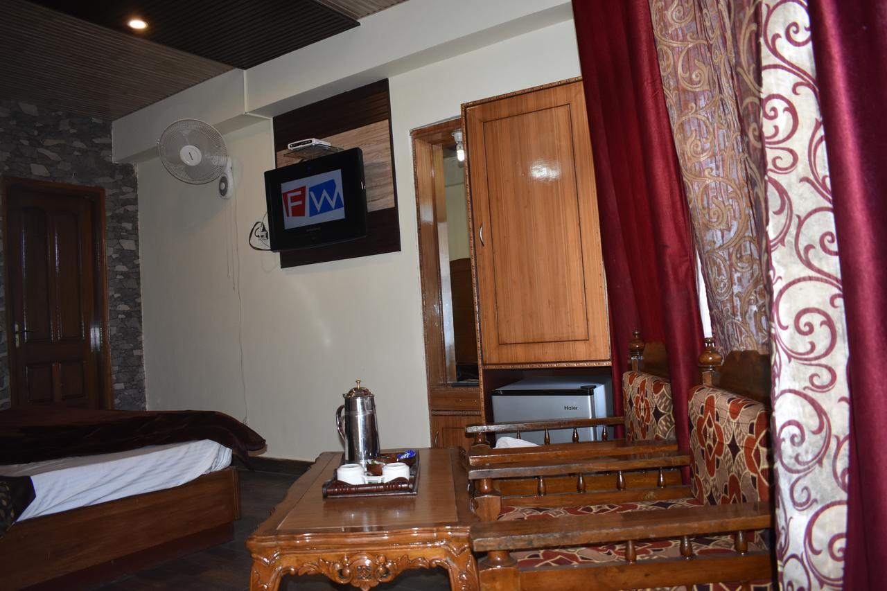 Hotel Akanksha Anand Plaza موسوري المظهر الخارجي الصورة